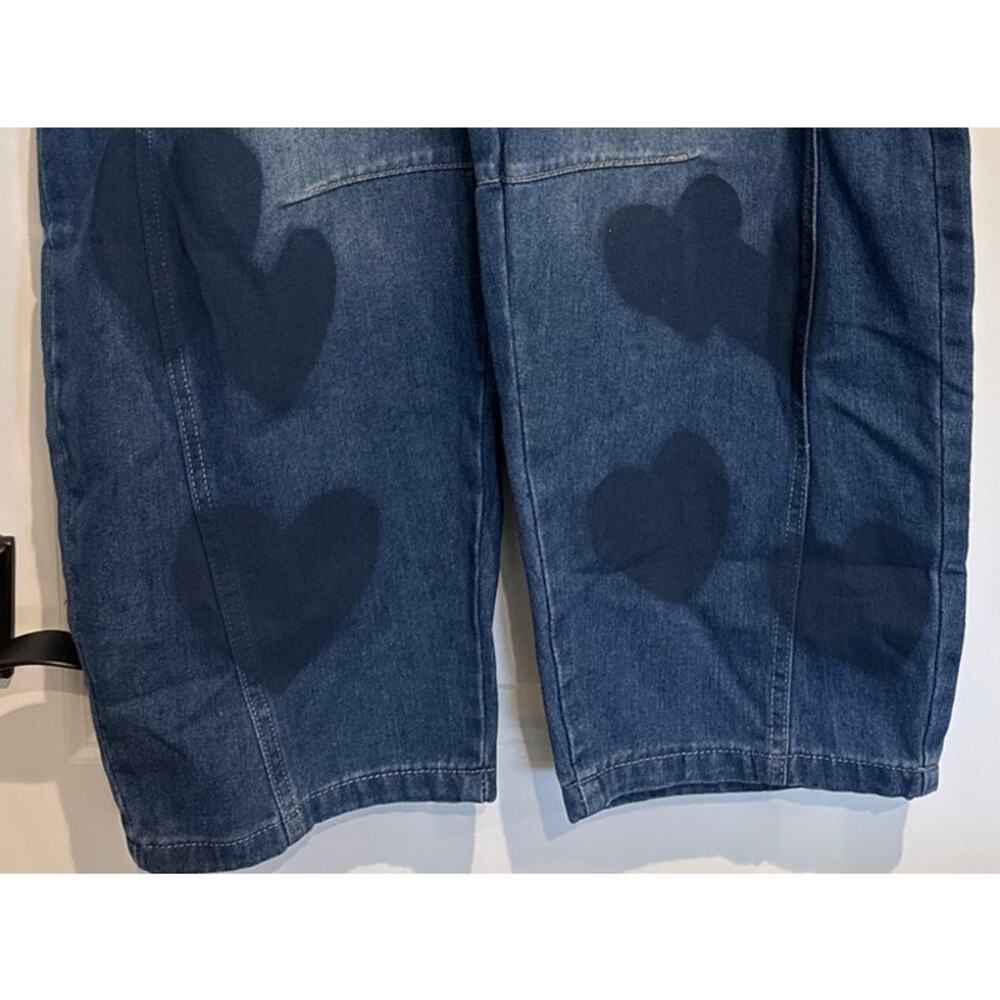 MSRP $89.99 | NEW ✨ Heart Stamp Barrel Jeans – Size S ✨ SAME DAY/NEXT DAY SHIP - Picture 3 of 7
